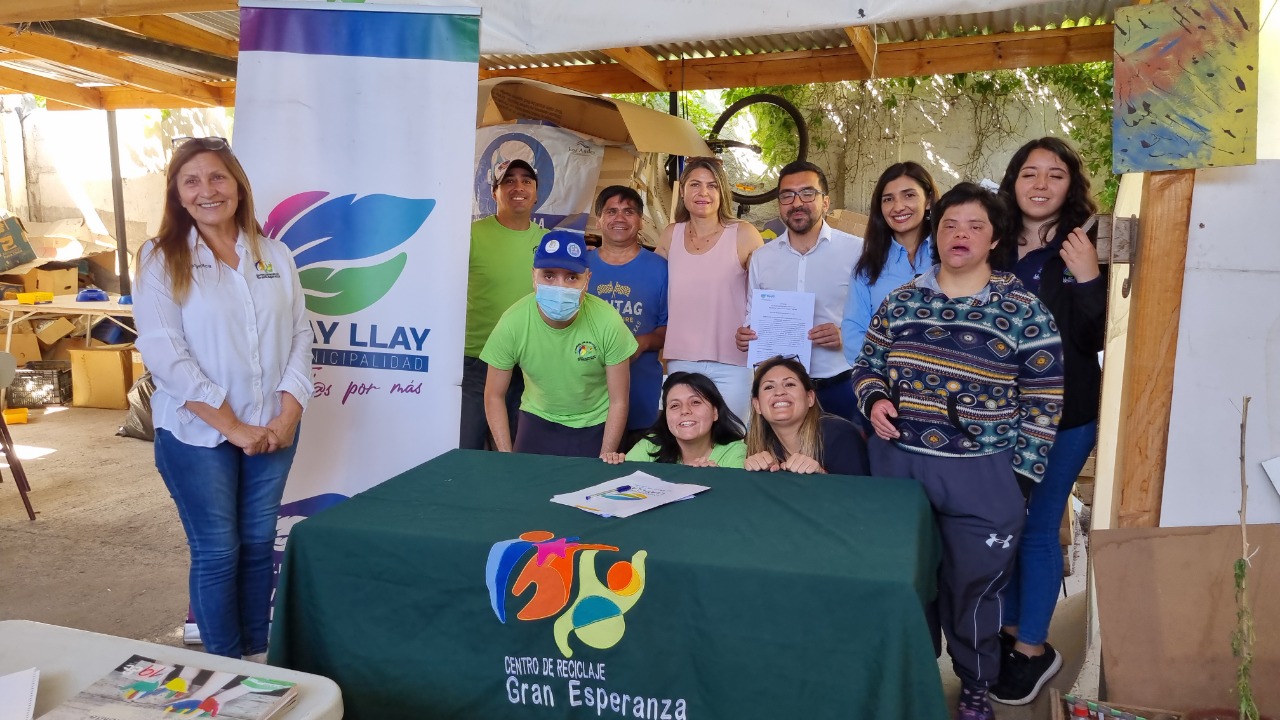 Municipio De Llay Llay Firma Convenio Con Centro Gran Esperanza De   Foto Llayllayreciclaje 